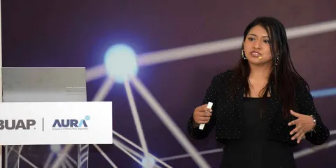 ¿Quién decide en Marte con una IA? Conferencia magistral en la BUAP
