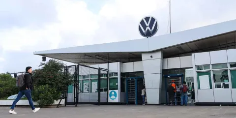 Volkswagen y Sitiavw llevan negociación a CDMX a días de posible huelga