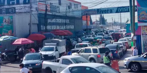 Bodegueros de la Central de Abasto rechazan cambios viales y postes