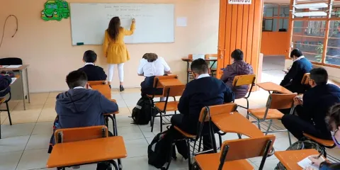 Investigadores proponen atender desigualdades escolares para mejorar 