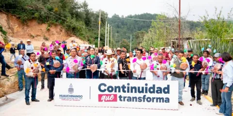 Habitantes de Tlacomulco, en Huauchinango, recibieron camino pavimentado