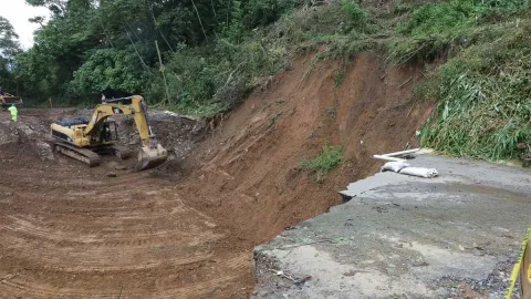 Hay cuatro tramos carreteros bloqueados por lluvias en Puebla