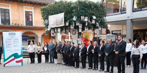 Inician en Huauchinango las celebraciones del Mes Patrio con el Izamiento de Bandera y Firma de Bandos Solemnes