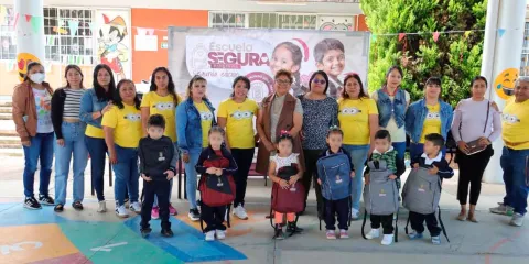 Tere Alfaro continúa entrega de apoyos de “Escuela Segura 2026”