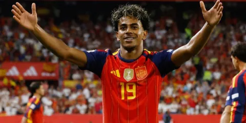 España golea 4-1 a Croacia en la Nations League