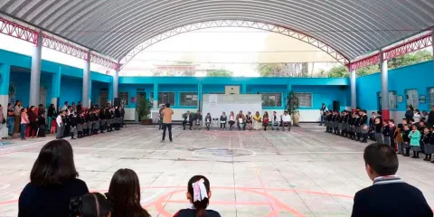 Ariadna Ayala entregó nuevo techado en la primaria Vicente Guerrero