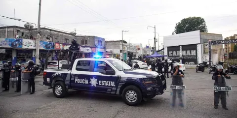 Operativo en la 46 Poniente deja 10 detenidos y vehículos asegurados
