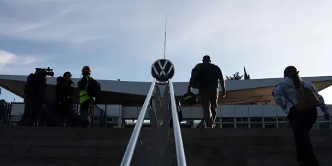 Ajuste de salarios y empleos, reto de VW