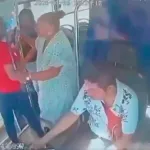 Abuelita enfrenta a bastonazos a asaltantes de Ruta 30 en Puebla