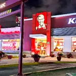 Bebé muere por presunta broncoaspiración en KFC de Plaza San Diego