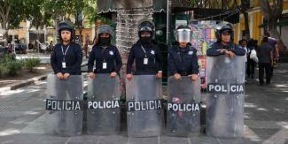 Ambulantes y cierre de calles por operativo provocaron el caos en el centro histórico