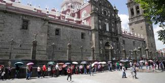 Con fe inquebrantable, miles de poblanos veneran reliquias de San Judas Tadeo en Puebla