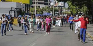 Marcha, operativo y fiesta religiosa provocan cierres viales en la ciudad