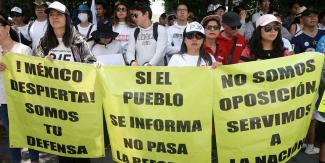 Universitarios protestan contra la Reforma Judicial en pleno informe de AMLO