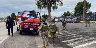 Abandonan restos humanos en auto que ardió frente al Complejo de Seguridad