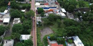 Habitantes de Izúcar reciben obras de adoquinamiento