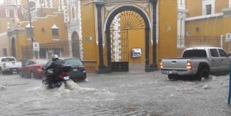 Lluvias dejan afectaciones en caminos a comunidades de Atlixco