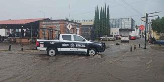 Inundaciones en Atlixco tras tromba; niños son arrastrados por fuerte corriente