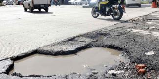 Tapar baches, el reclamo de poblanos