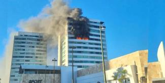 Fuerte incendio consume dos departamentos en Torres Palmas