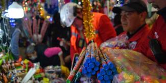 Decomisan 80 kilos de pirotecnia en mercado de San Pedro Cholula