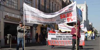 Transportistas hacen paro y manifestación, quieren aumento al pasaje