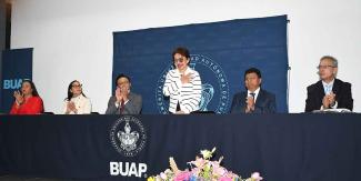 Rectora BUAP preside cuarto informe del director de la Facultad de Economía 