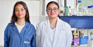 Alumnas BUAP desarrollan alternativa natural para combatir hongos y bacterias