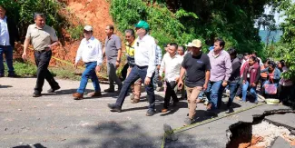 Armenta despliega tren de pavimento permanente en Sierra Negra para atender deslaves en Eloxochitlán