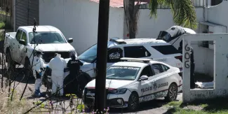 Joven es asesinado a puñaladas frente a fraccionamiento en el Periférico