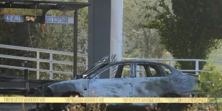 Sólo había un cuerpo calcinado dentro del auto quemado en Periférico