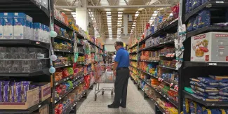 Costo para no caer en pobreza supera los 4 mil 888 pesos mensuales en zonas urbanas: Inegi
