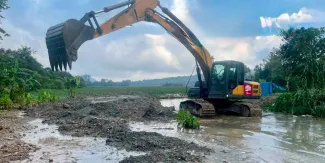 Construye Gobierno del Estado canal pluvial para prevenir inundaciones en Huauchinango
