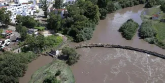 Hallan muerto a policía de Ocoyucan tras ser arrastrado con su patrulla por el río Atoyac