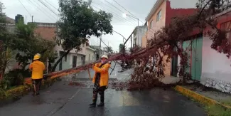 Lluvias provocan inundaciones en la capital y deslaves en la Sierra Norte