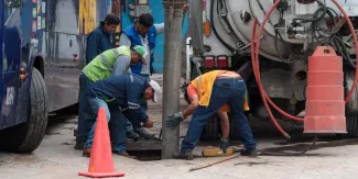 Se mantiene limpieza y drenado en drenaje y puentes en la capital