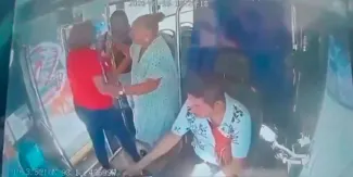 Abuelita enfrenta a bastonazos a asaltantes de Ruta 30 en Puebla