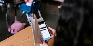 SEP consulta a docentes sobre celulares en escuelas