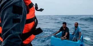 Cinco días sobre una hielera: rescatan a dos pescadores en Chiapas