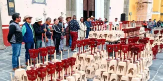 Tonantzin Fernández entrega 500 faroles para la tradicional procesión