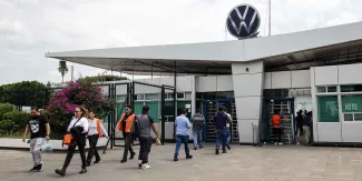 Volkswagen propone aumento global de 10.04%