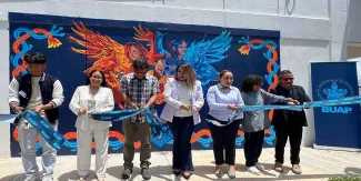 Estudiantes BUAP convierten su preparatoria de Tepeaca en un lienzo de identidad
