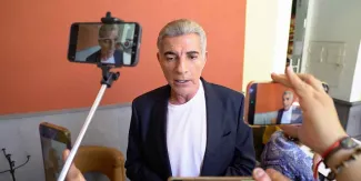 Tony Gali reaparece entre café y política