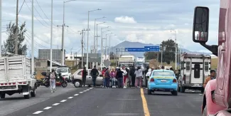 Tras bloqueo carretero, autoridades permiten de nuevo tianguis en Serdán