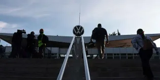 Volkswagen frenará labores para votar aumento salarial