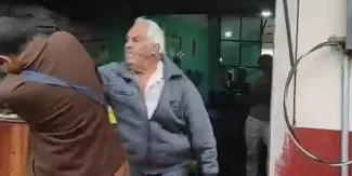 Adulto mayor da cachetada a cantante ambulante en Xiutetelco, Puebla
