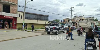 Dejan a dos hombres heridos de bala junto a una cartulina con amenazas en Texmelucan