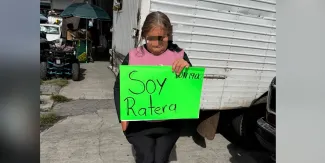 Comerciantes detuvieron y pasearon a ratera por el tianguis de Texmelucan 