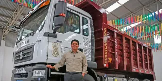 Fortalece Omar Muñoz el parque vehicular con nuevo camión