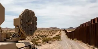 Pentágono autoriza probar arma de calor contra migrantes en la frontera. Así funciona